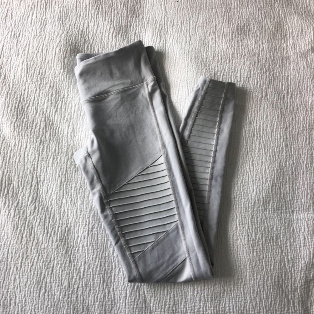 Alo Yoga ice grey leggings
